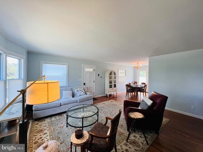 Building Photo - 3214 Riverview Dr