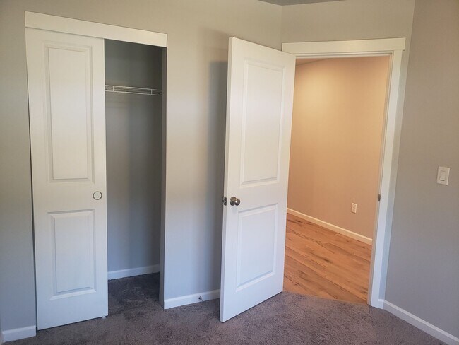 Building Photo - Reed's Crossing 2 bed/2.5 bath Townhome!