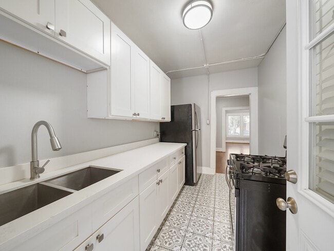 Building Photo - 2411 Dunlavy St