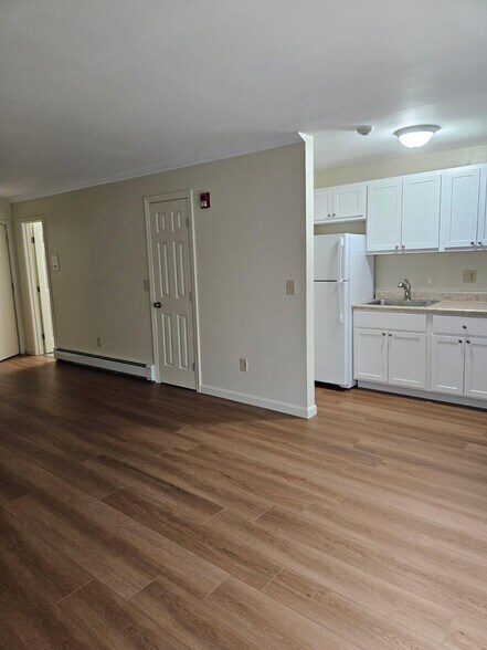 Building Photo - Parkway Apartments