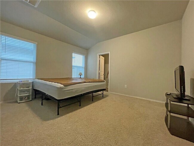 Building Photo - 5825 Shanjia Dr