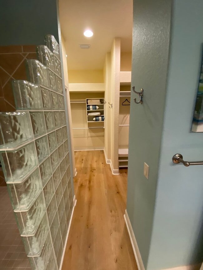 Building Photo - Exquisite - Turnkey, 3 bed + 2 1/2 Bath + ...