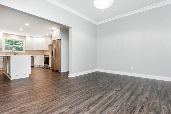 Building Photo - 2681 Ravenoaks Pl