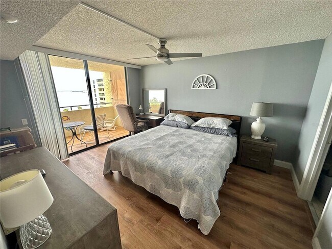 Building Photo - 6009 Sea Ranch Dr