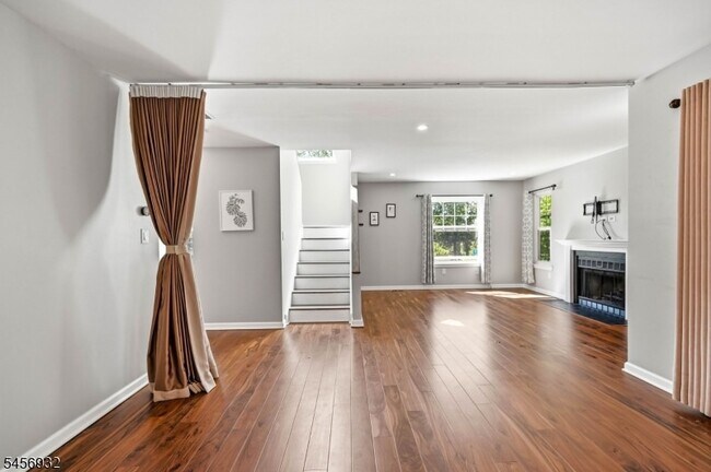 Building Photo - 81 Village Cir