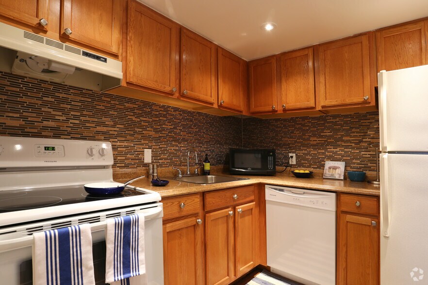 Aspen Grove 120 E Street Rd Warminster PA 18974 Apartment Finder