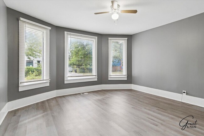 Building Photo - 6 bedroom 2 bath $2250