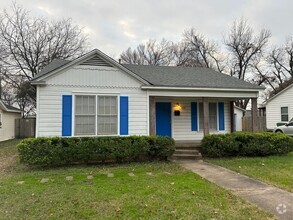 Building Photo - Central Waco/ Austin Ave Property