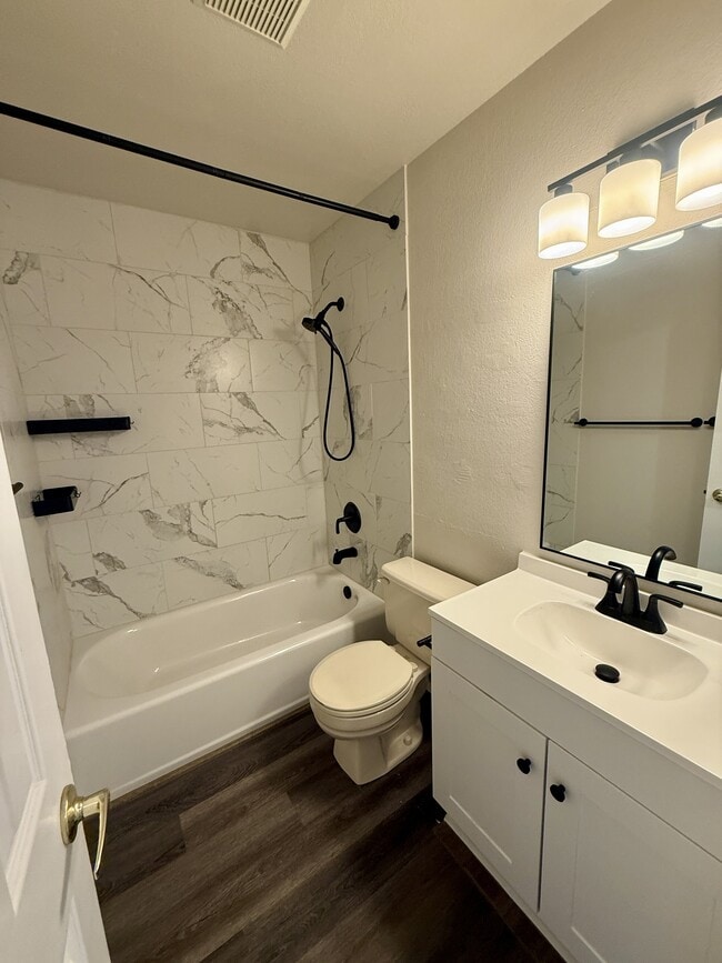 Building Photo - 127 Iveystone Ct