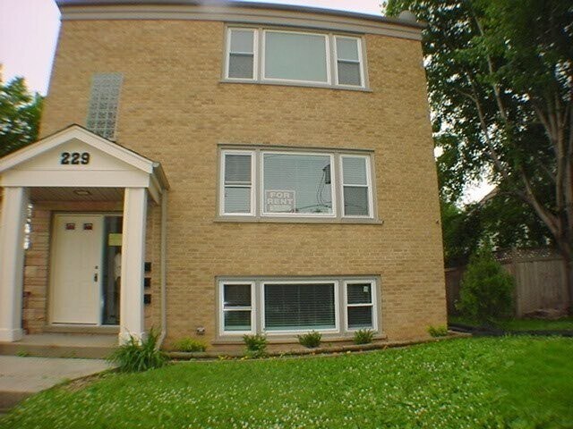 Building Photo - 229 W Palatine Rd