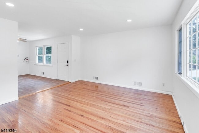 Building Photo - 80 White Meadow Rd