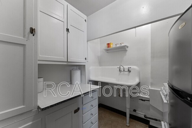 Building Photo - 37 West St Clair Street