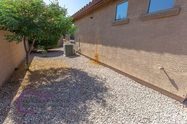 Building Photo - 391 S 163rd Dr - 4BR, 2BA - Sarival/Van Buren