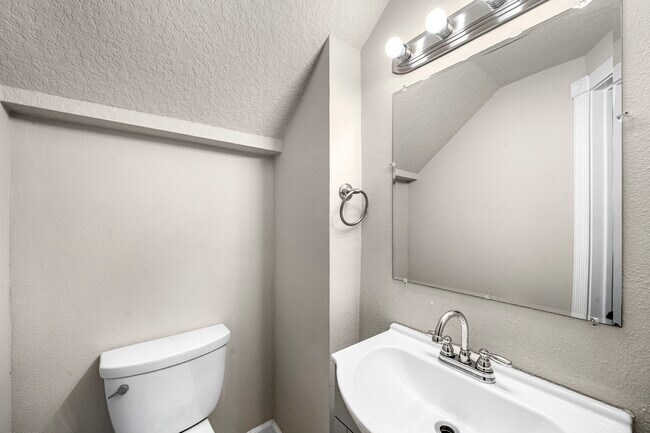 Building Photo - 1505 Hickory Ct