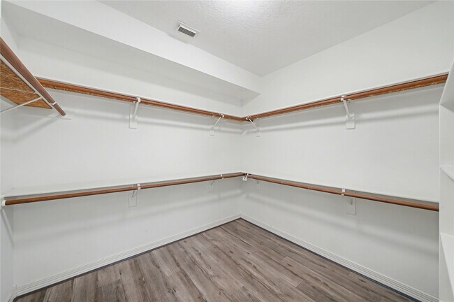 Building Photo - 5807 Bayberry Way