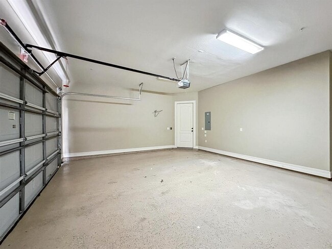 Building Photo - 2014 Sabine St