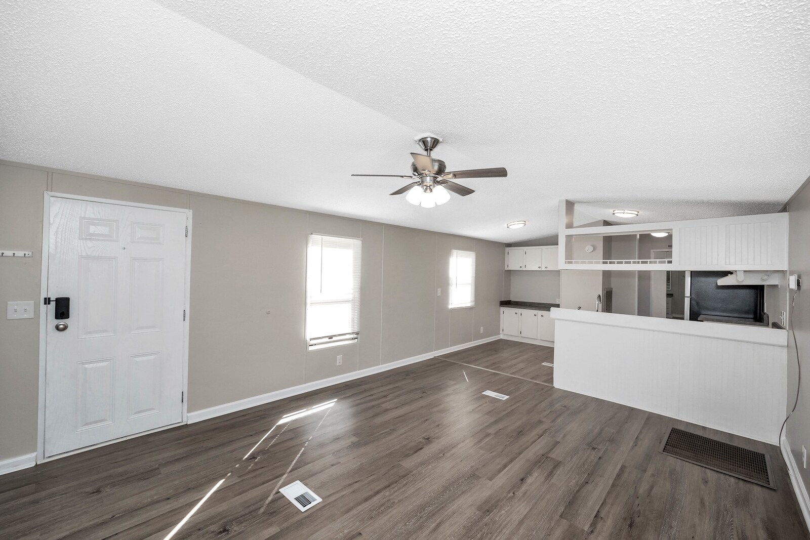 Building Photo - 415 W Limestone Rd