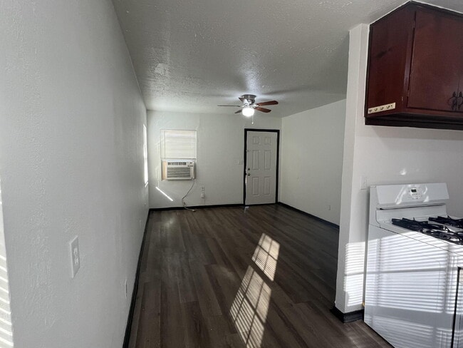 Building Photo - 1136 SE 21st St