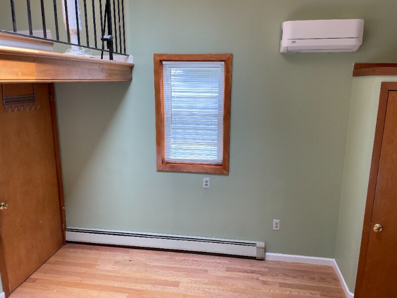 Building Photo - 602 Summer St