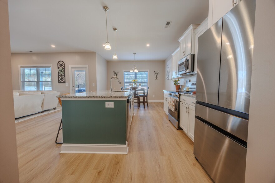 Building Photo - 328 Peeler Cir