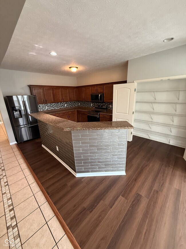 Building Photo - 7824 Newhall Way