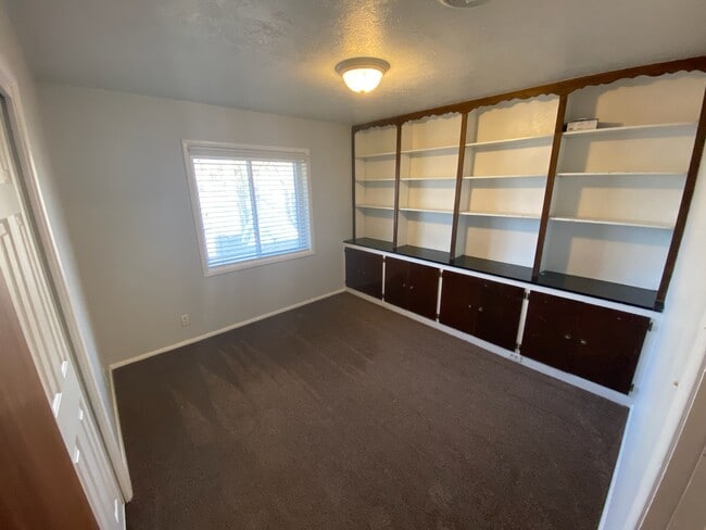 Building Photo - 1317 Oakdale Dr