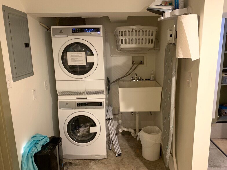 Building Photo - 268 Western Ave