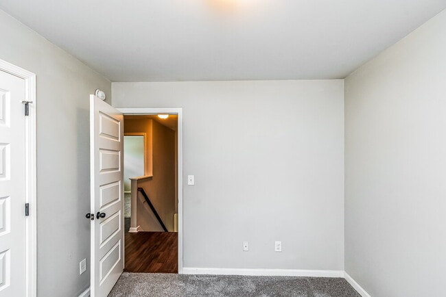 Building Photo - 246 Verrazano Pl