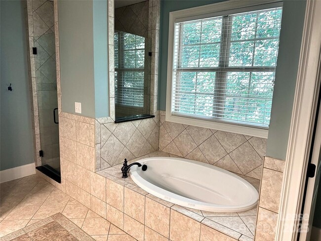 Building Photo - 4642 Gold Finch Drive