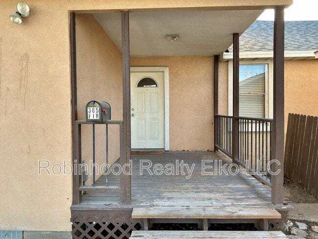 Building Photo - 385 Fir St