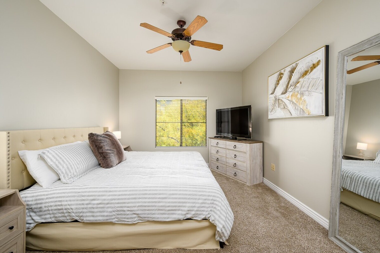 Building Photo - 5350 E Deer Valley Dr