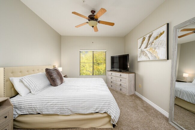 Building Photo - 5350 E Deer Valley Dr