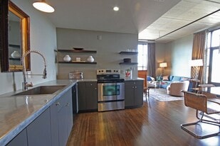 Building Photo - 1 Cool Blow St