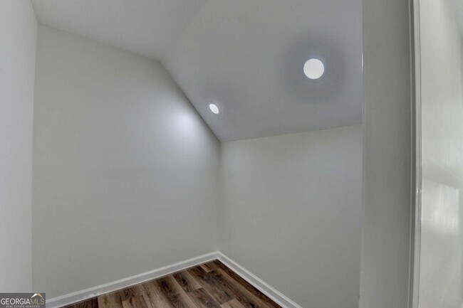 Building Photo - 1530 Plunketts Rd