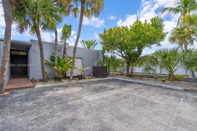 Building Photo - 6433 Windmill Gate Rd