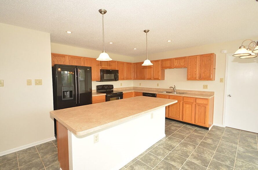 Building Photo - 14289 Weeping Cherry Dr