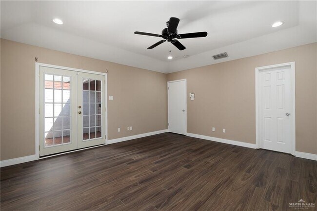 Building Photo - 11 Cardinal Ave