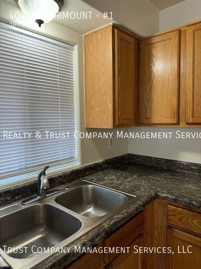 Building Photo - 4042 E. FAIRMOUNT-#1