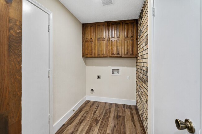 Building Photo - 1037 Alicia Ln