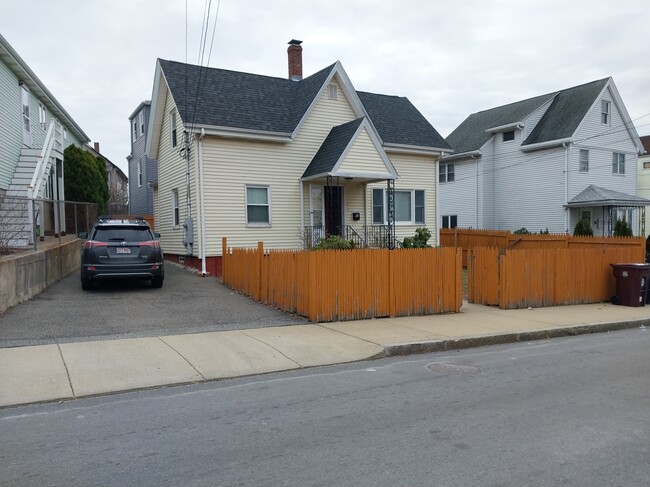 Building Photo - 87 Bradford St