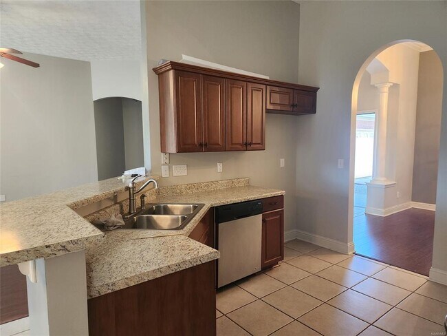 Building Photo - 714 Briarcliff Pl