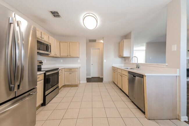 Building Photo - 1446 Stewart Dr