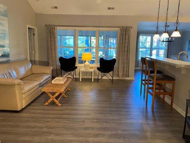 Building Photo - 223 Lake Linden Dr