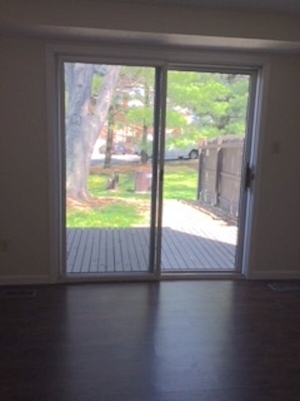 Building Photo - 167 Scott Ln