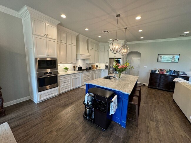 Building Photo - 629 Dumaine Dr
