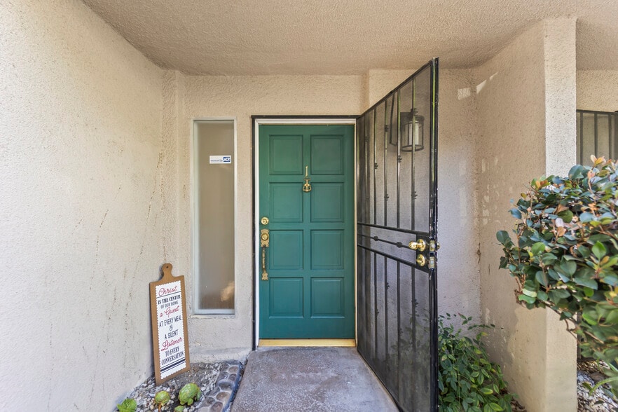 Front Door - 1214 S Alma St