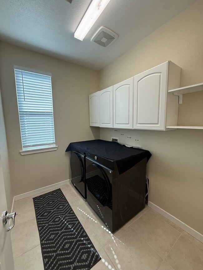 Building Photo - 1261 Damasco Ln