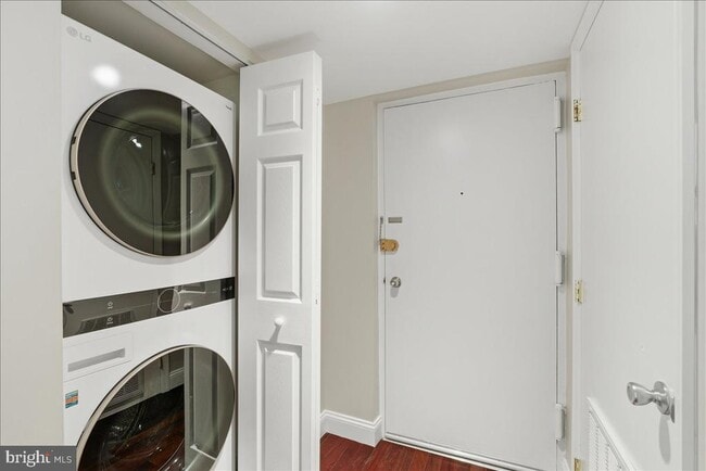 Building Photo - 1425 Northgate Square