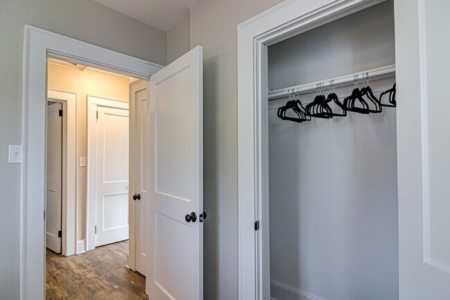 Building Photo - Adorable Duplex Off N Josephine Boyd - Ful...