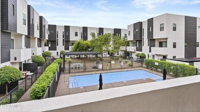 Building Photo - 325 E Coronado Rd